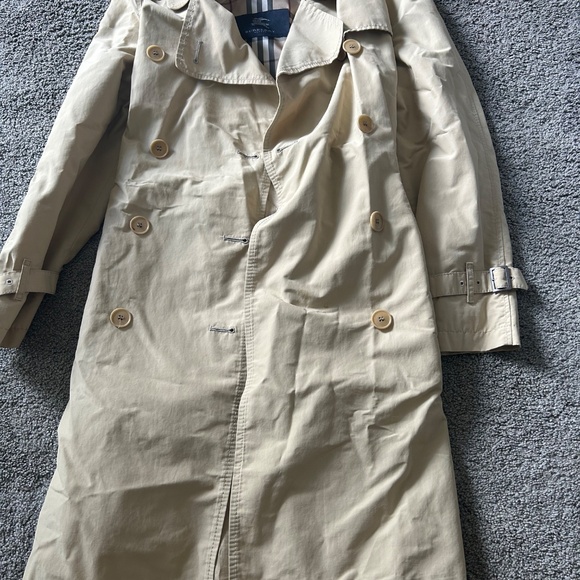 Burberry Trench - Picture 2 of 2